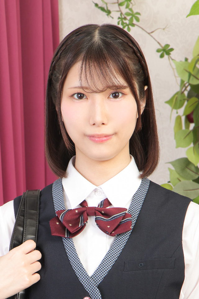 小泉なぎさ